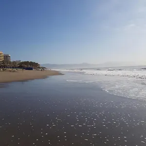 https://lujoso-duplex-en-la-playa-con-vistas-al-mar.es-andalucia.com